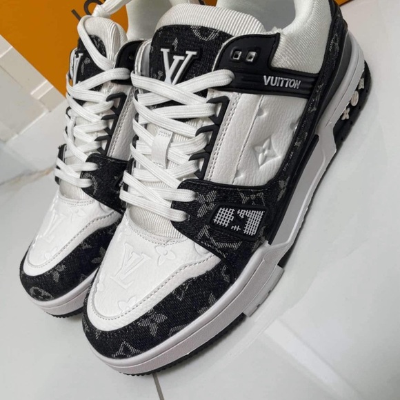 Louis Vuitton shoes - Picture 2 of 4